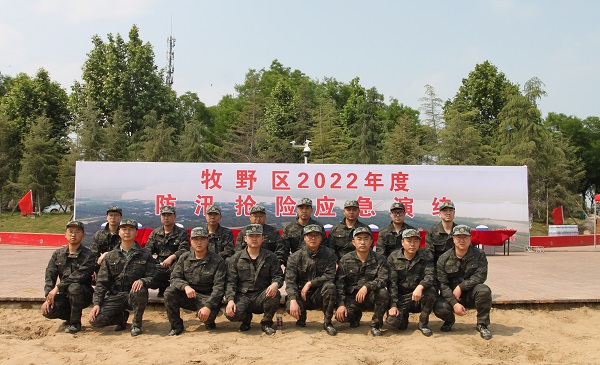 集团公司民兵合影.JPG